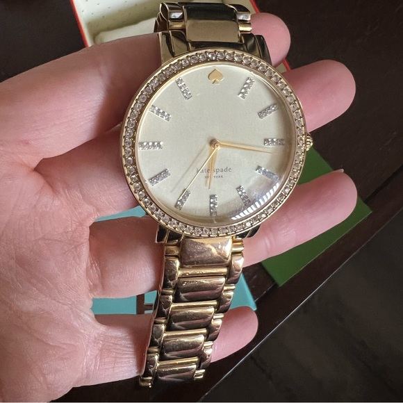 KATE SPADE GOLD ROUND WATCH - Picture 3 of 10